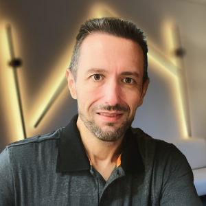 Gustavo-Portrait-Square300px